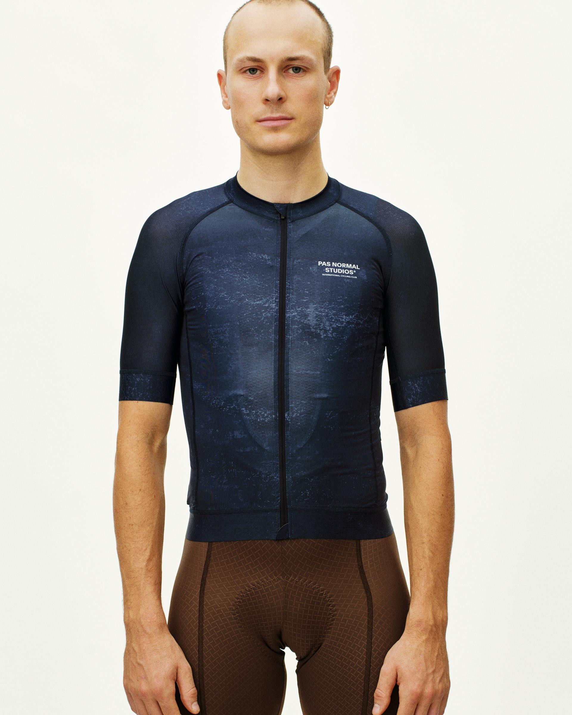 Indigo Mechanism cycling jersey on model with textured pattern and full zip