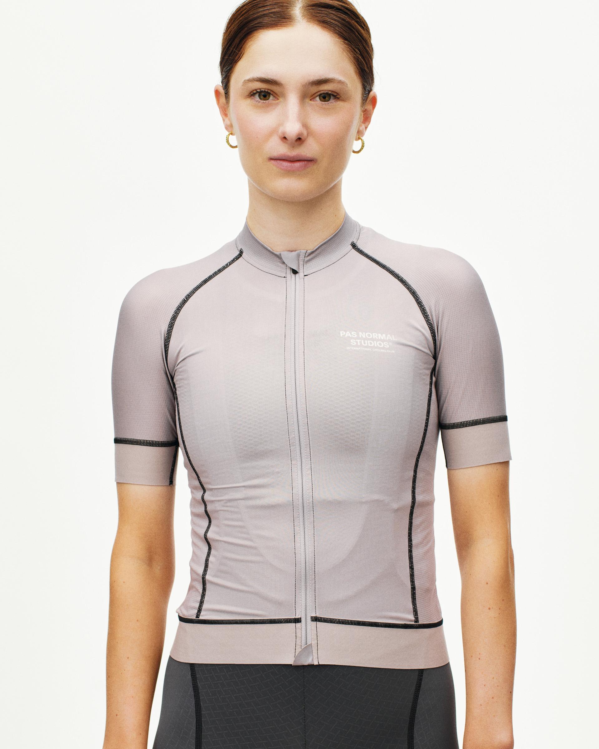 Haze Mechanism cycling jersey on model with black contrast stitching
