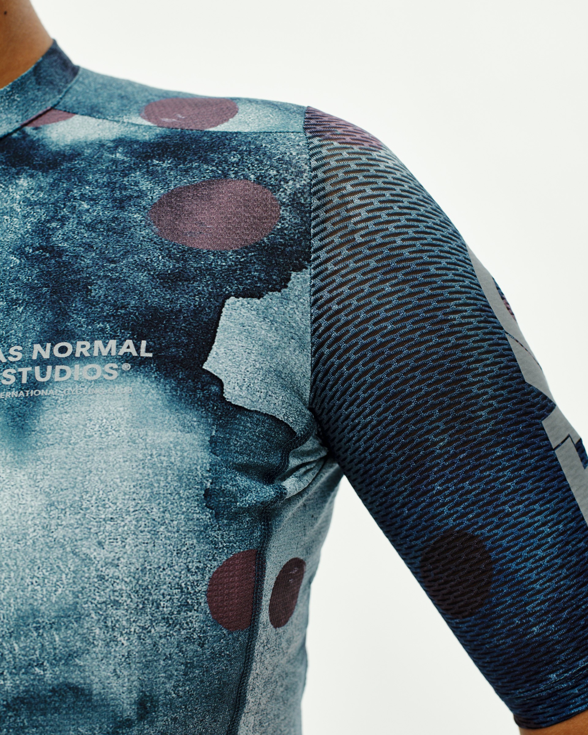 Dark Purple T.K.O. Essential Light cycling jersey on model with abstract print and striped sleeves