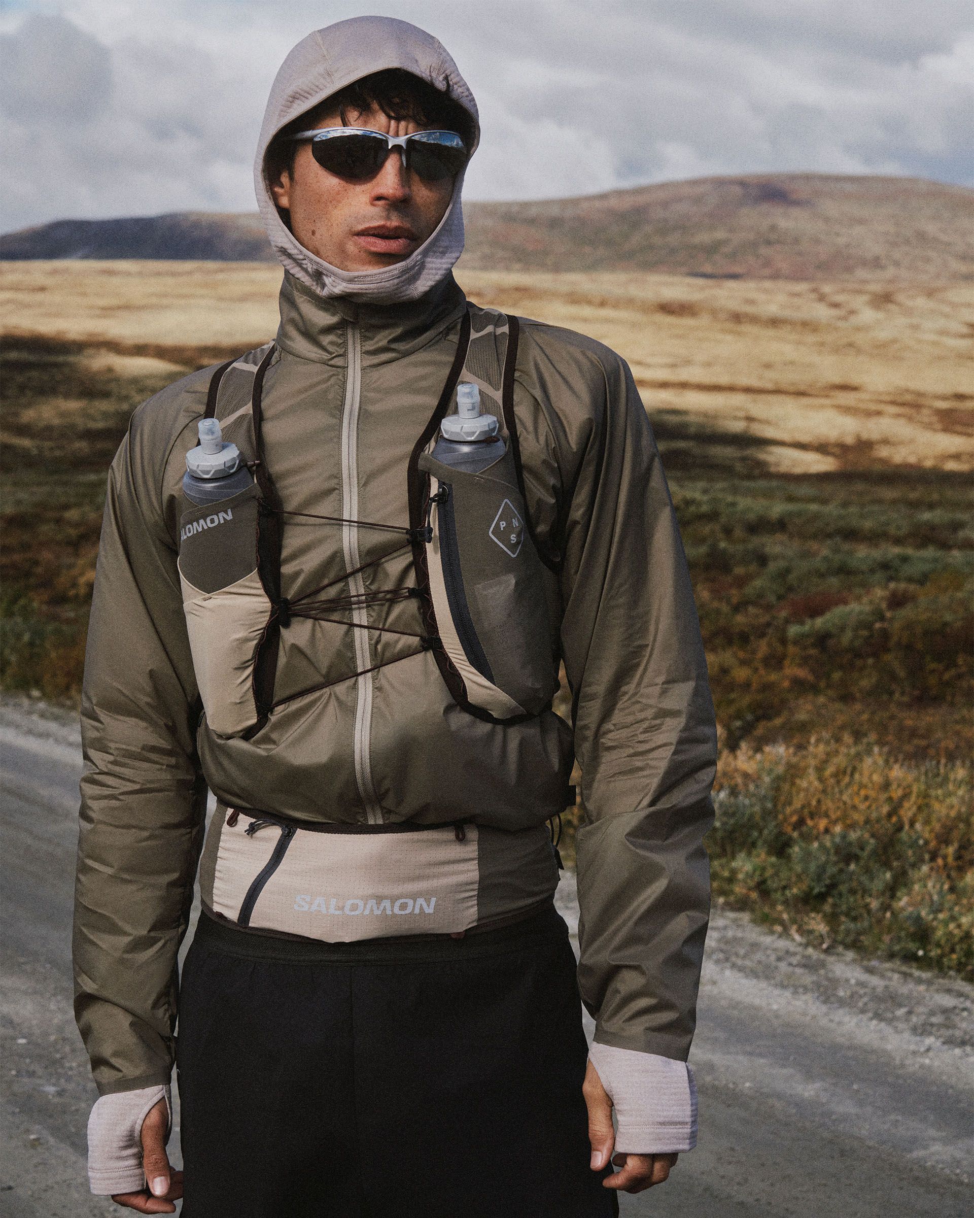 Light Brown Salomon GRAVEL CONCEPT SKIN 2 running vest on model, front view with dual soft flasks