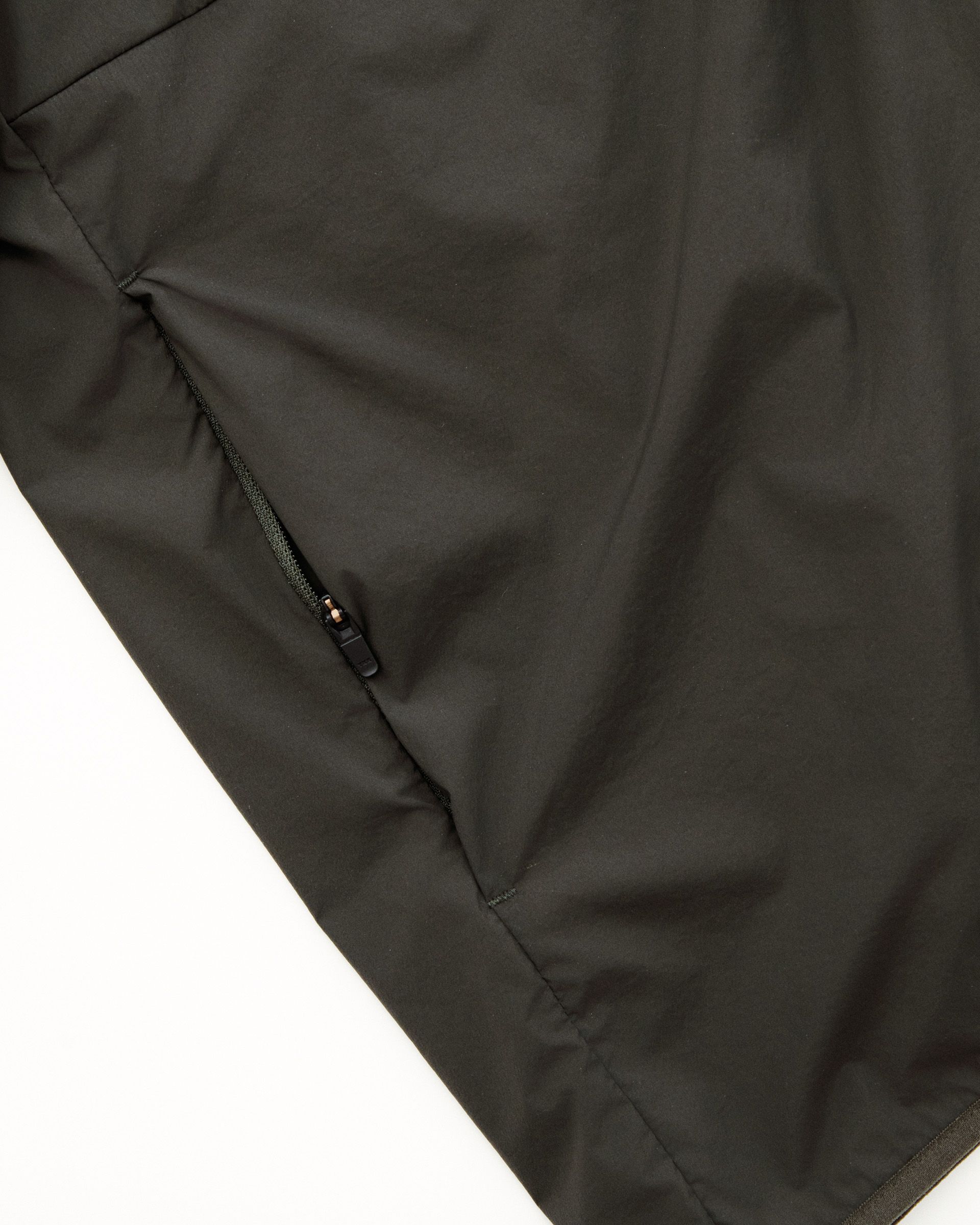 Zippered side pocket on cycling garment for secure storage of small accessories