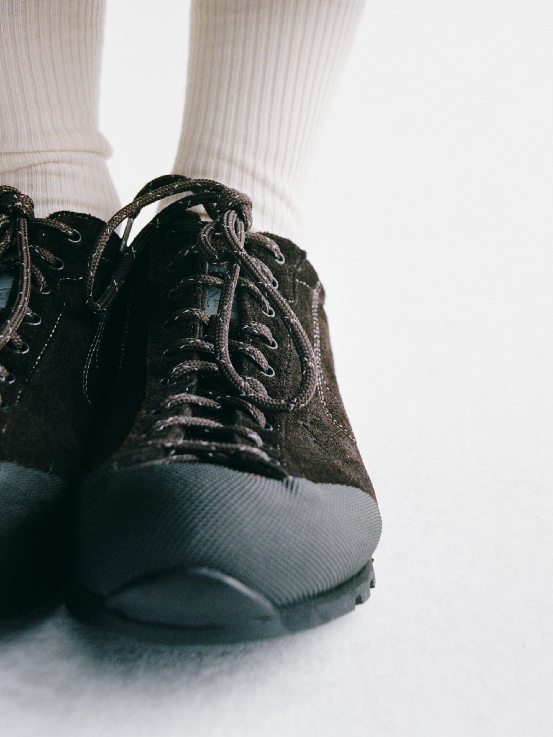 Dark Brown DIEMME MOVIDA'92 shoes, side view on model with ribbed sole and laced upper
