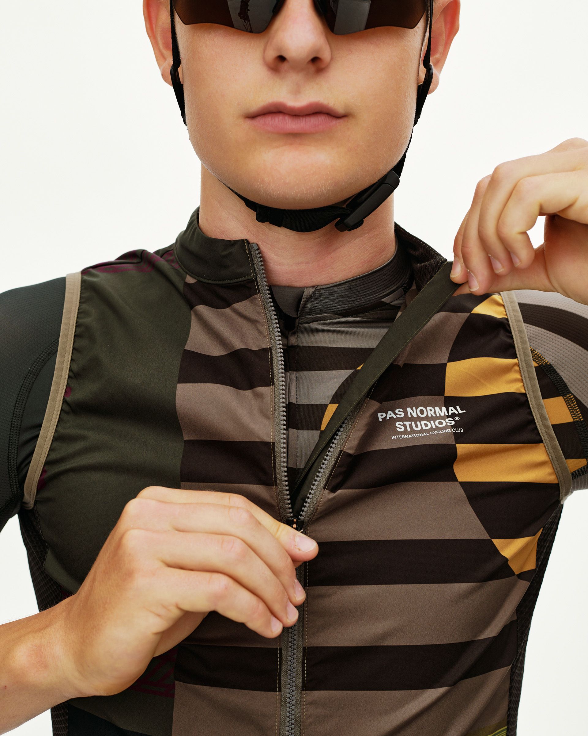 Men's Mechanism Stow Away Gilet | Pas Normal Studios