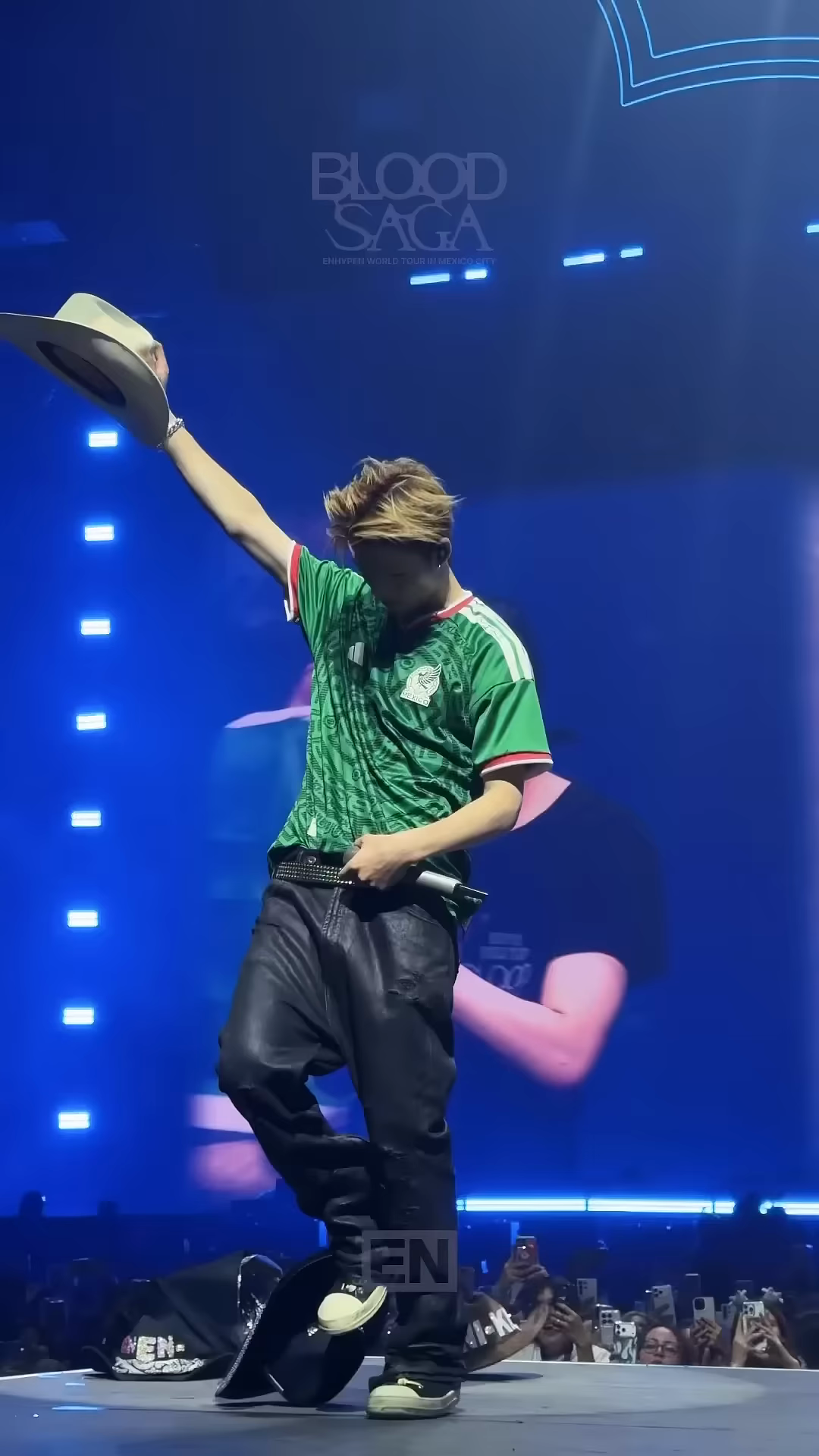 Engenes thank Mexico City as ENHYPEN kicks off Blood Saga Day 1 공식 클립의 방송 장면 캡쳐 후보
