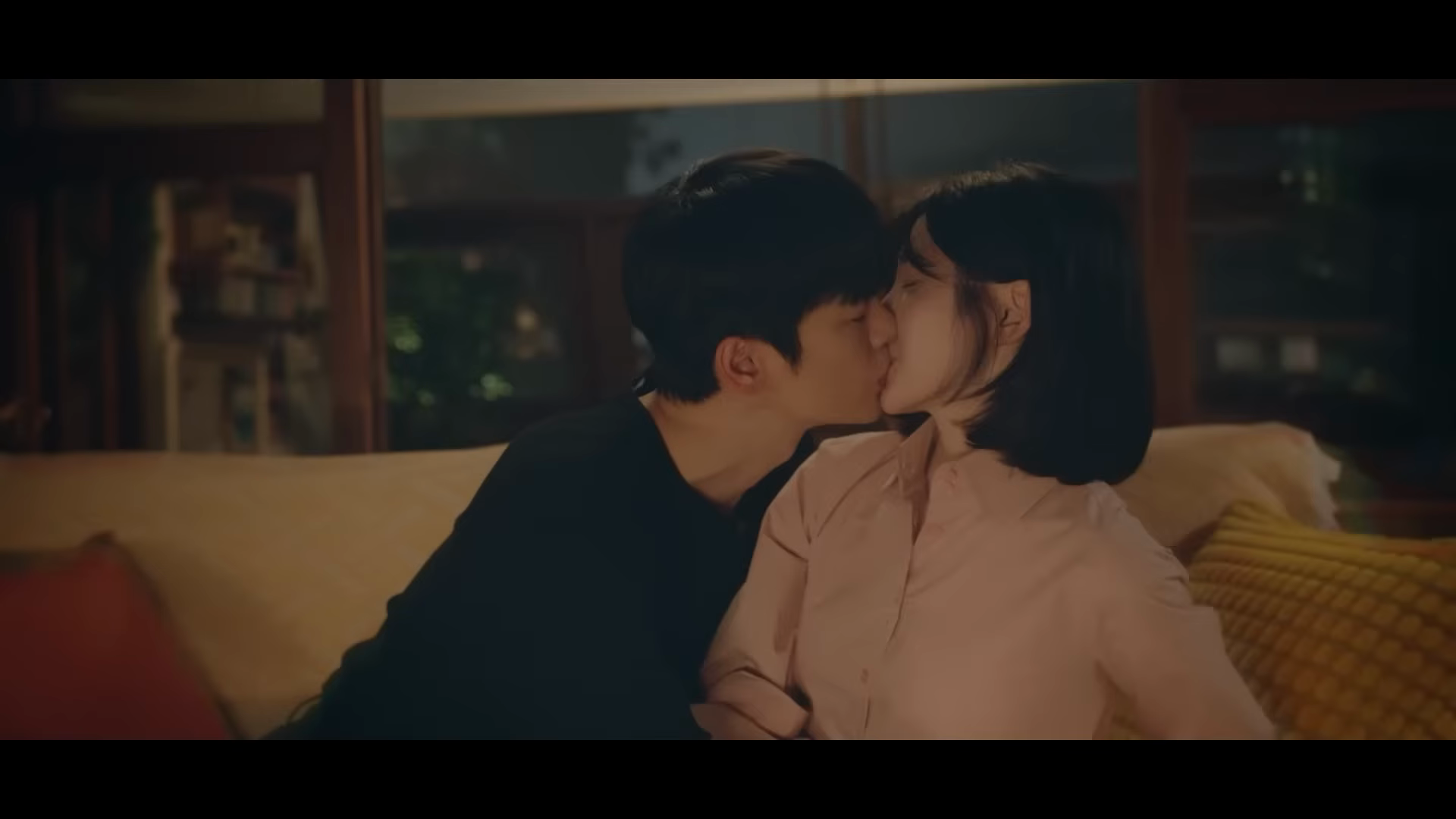 Compilation of On the Job kiss scenes has viewers hitting replay 공식 클립의 방송 장면 캡쳐 후보