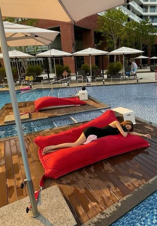 Qri posts poolside photos from an outdoor pool