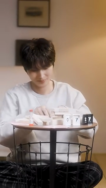 Young K's "whatever" lyric teaser draws smiles and wordplay praise 공식 클립의 방송 장면 캡쳐 후보