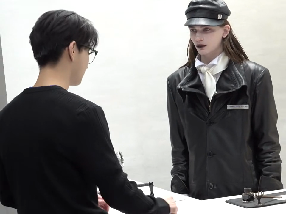 ENHYPEN's 'MIDNIGHT BANK' behind-the-scenes turns focus to Jungwon 공식 클립의 방송 장면 캡쳐 후보