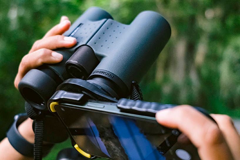 Using Binoculars to capture photos with smartphone