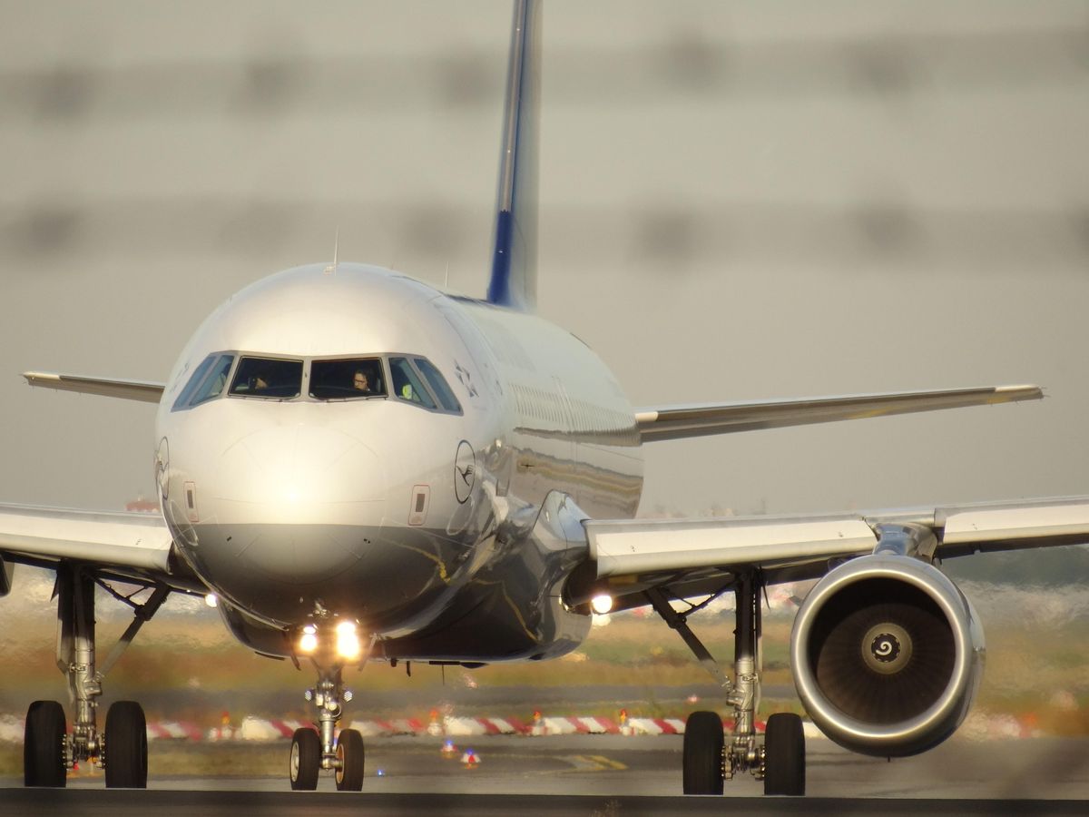 Airbus A320 fermati a terra: cosa c’entrano i raggi cosmici e gli eventi di Miyake