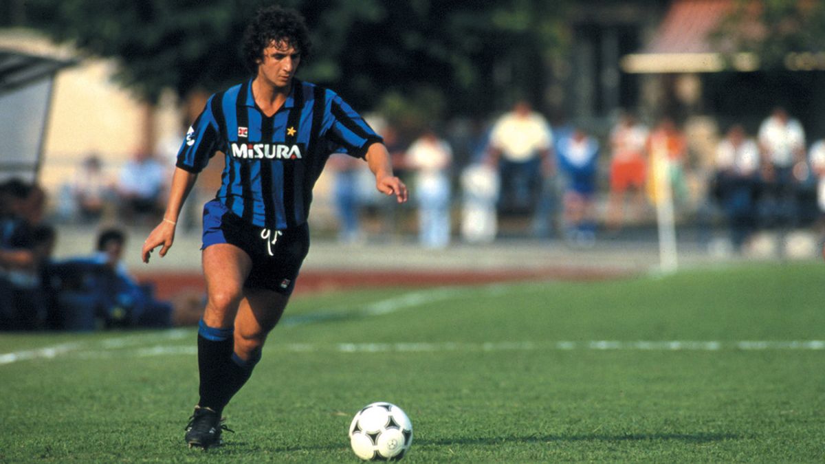 Addio a Evaristo Beccalossi, genio nerazzurro: l’idolo dell’Inter che fece innamorare San Siro