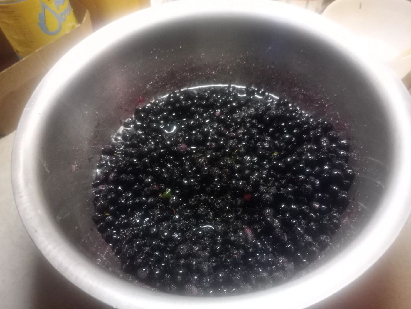 Mirtilli con zucchero e succo di limone
