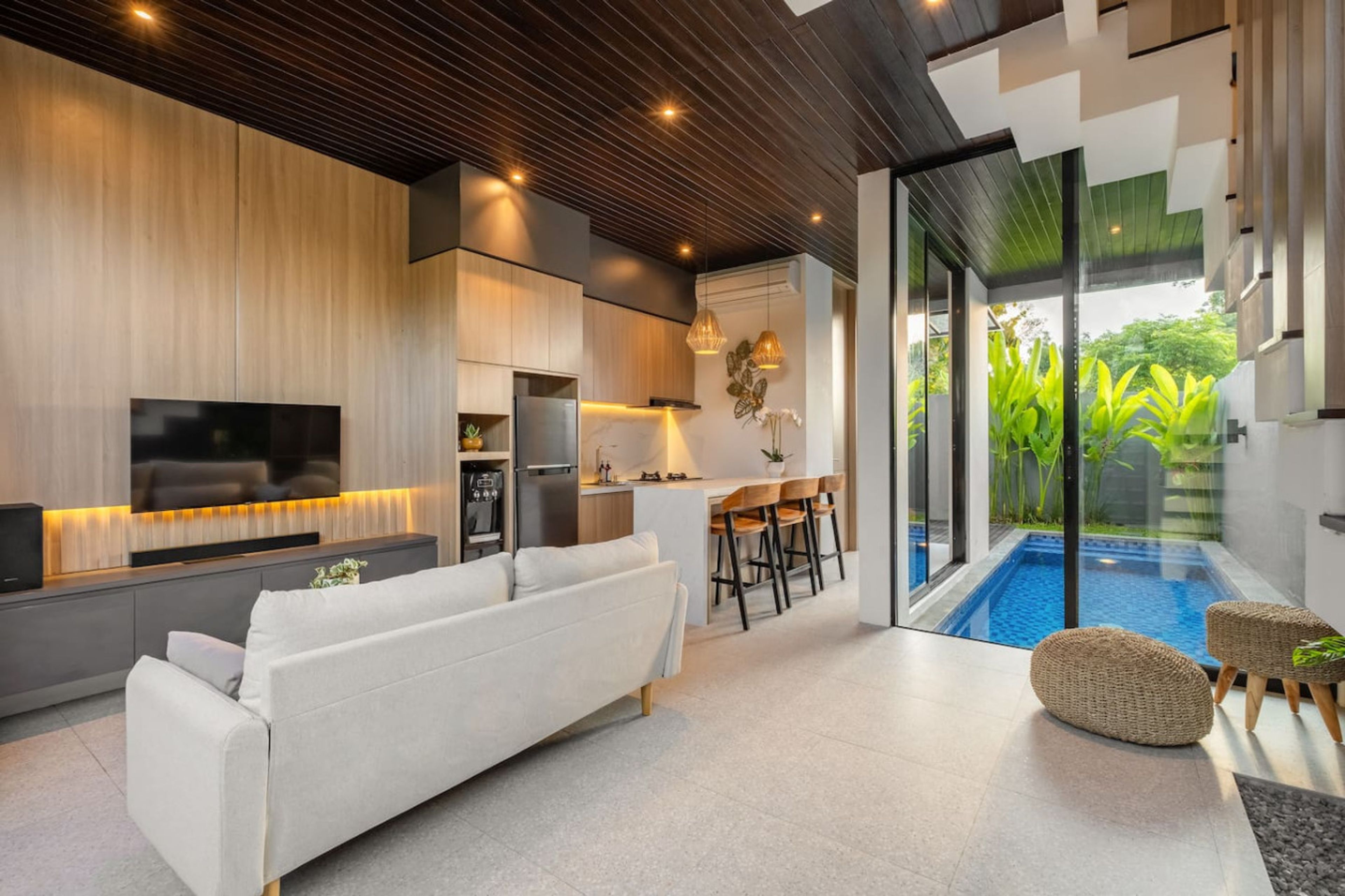 Modern Tropical Escape Villa Ayra 8D – 8 min to Melasti Beach photo 5