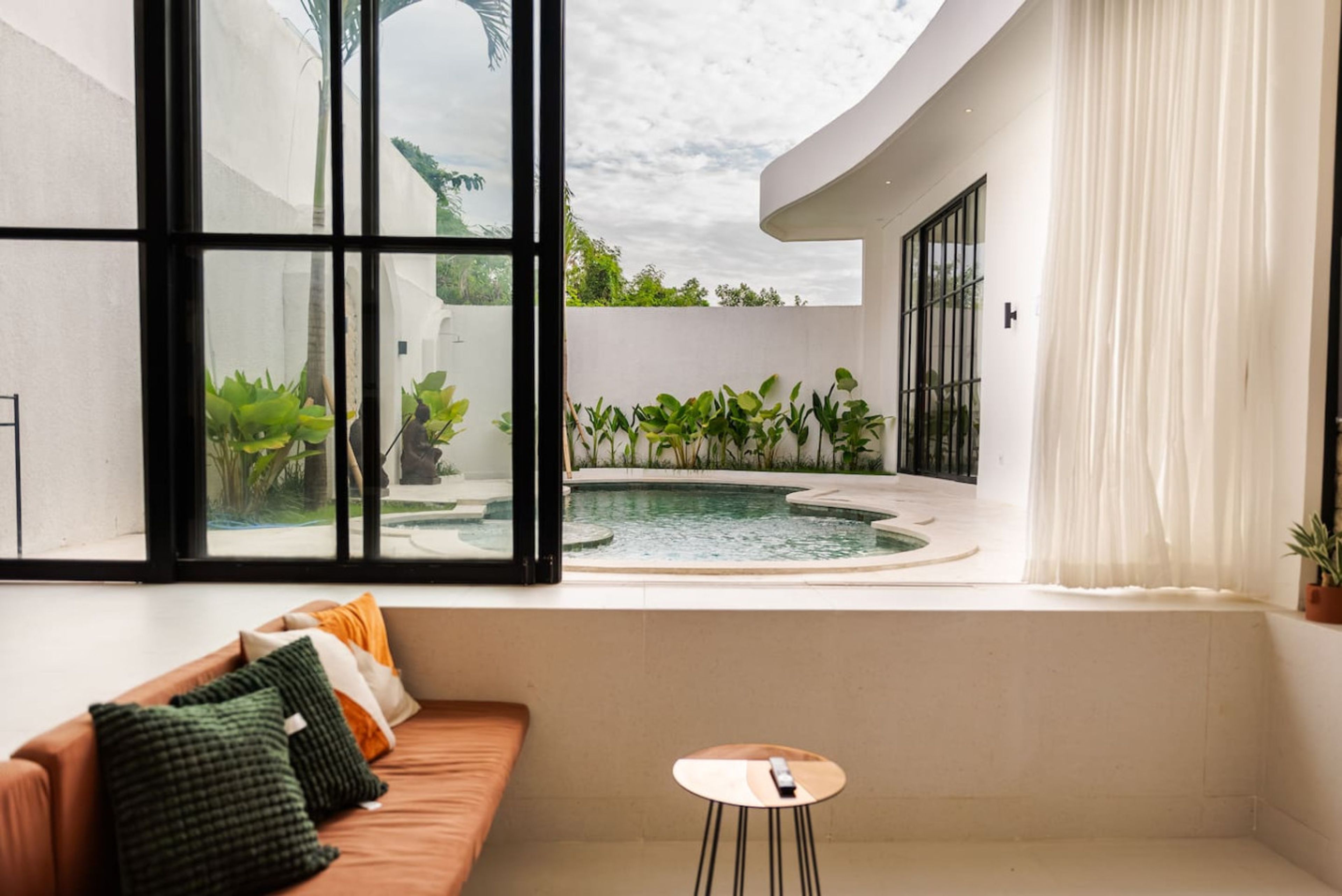Stylish Tropical Hideaway Villa Maison Captier near Pererenan Beach photo 2