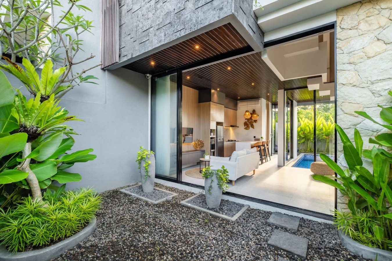 Modern Tropical Escape Villa Ayra 8E – 8 Min to Melasti Beach — private pool villa in pecatu, Bali