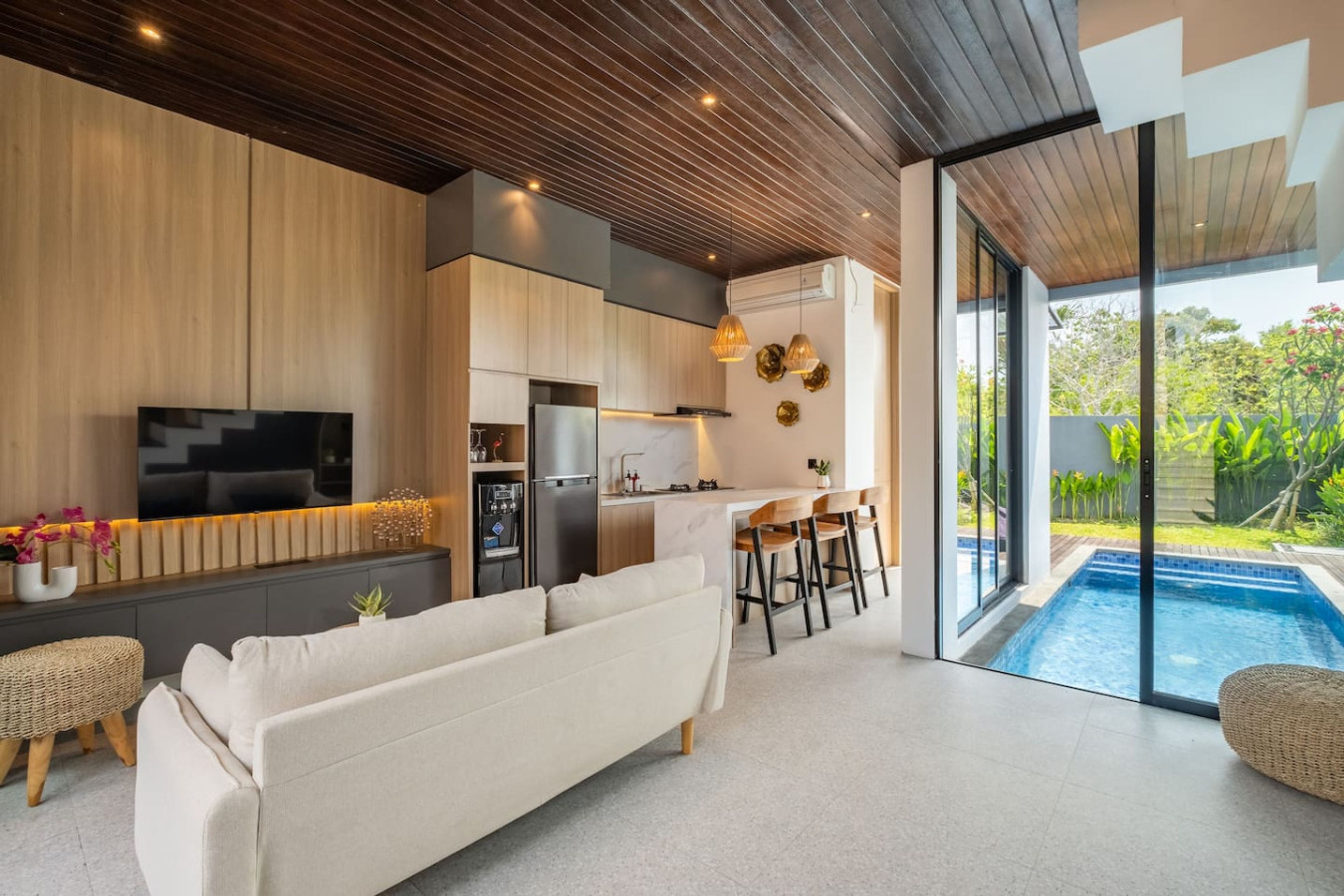 Modern Tropical Escape Villa Ayra 8F – 8 Min to Melasti Beach photo 4