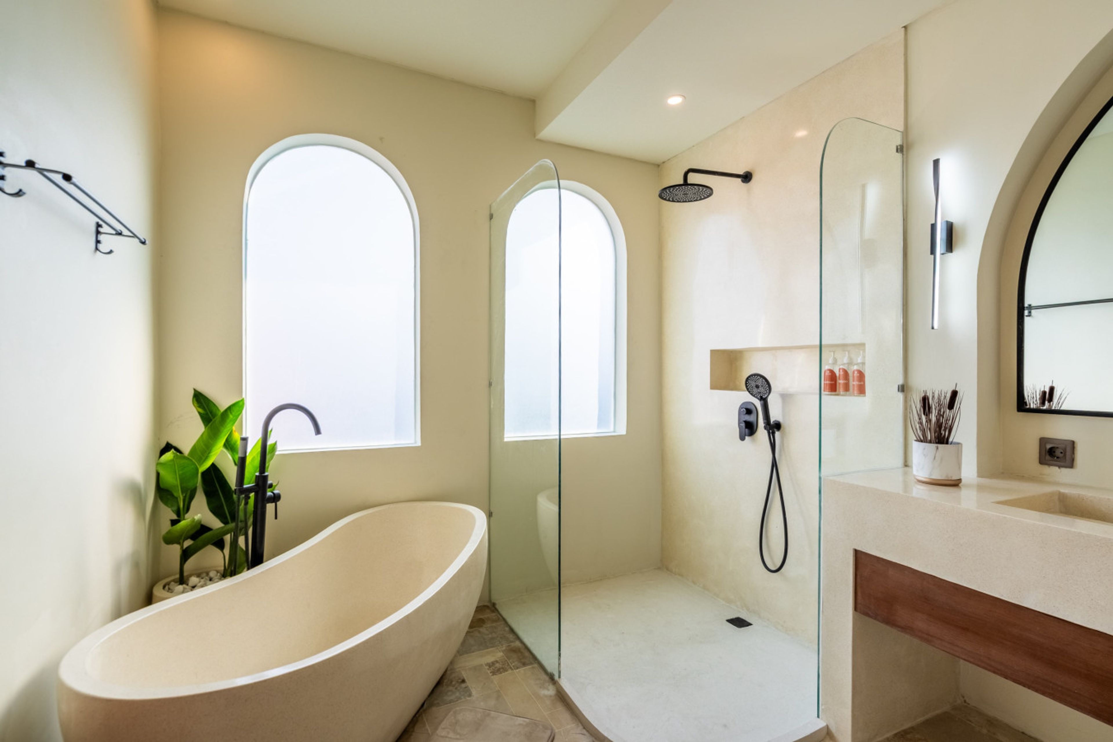 Luxury Villa Anaya – Stylish, Private Pool, Minutes to Batu Bolong photo 5