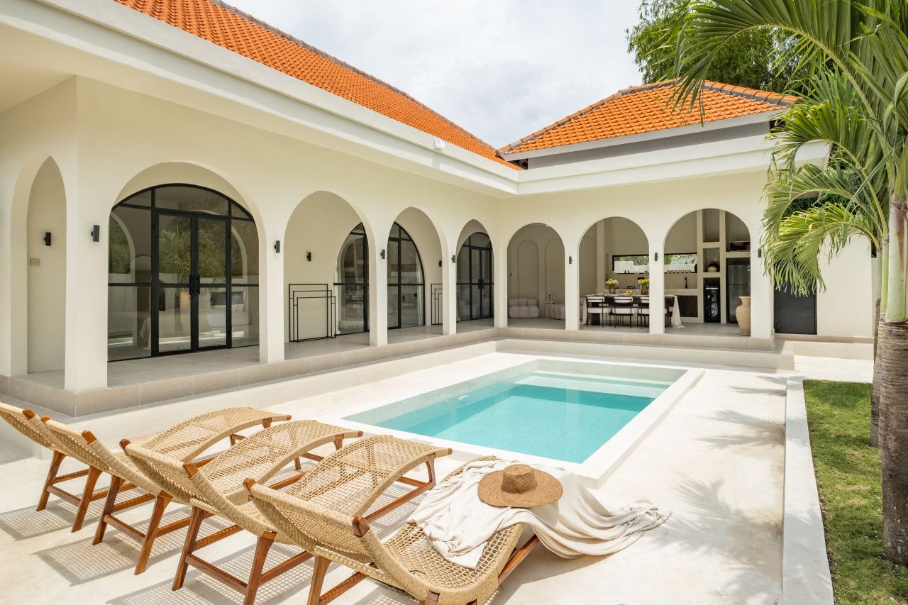 Tropical Villa Rayana Canggu, Near Shops & Cafes, 3 BR private villa — private pool villa, Bali