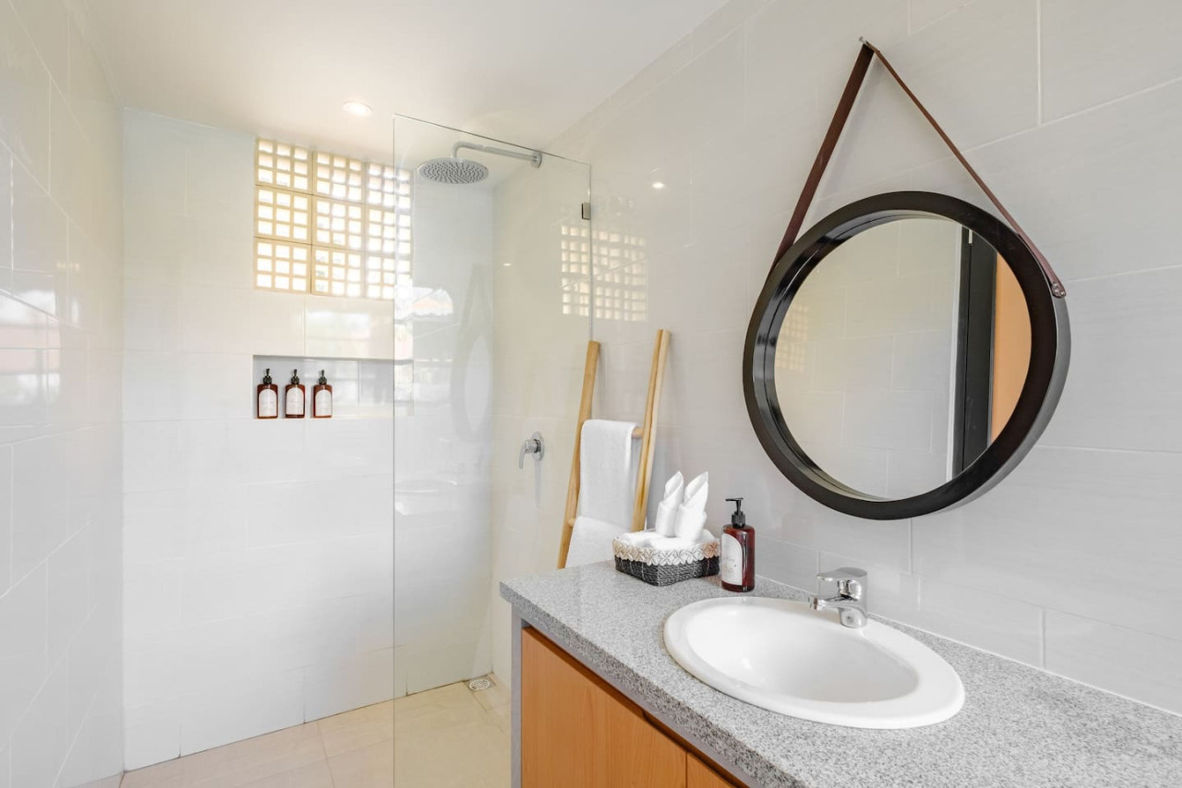 Villa Concasa – Canggu Retreat, 5 Min to Finns & Atlas photo 4