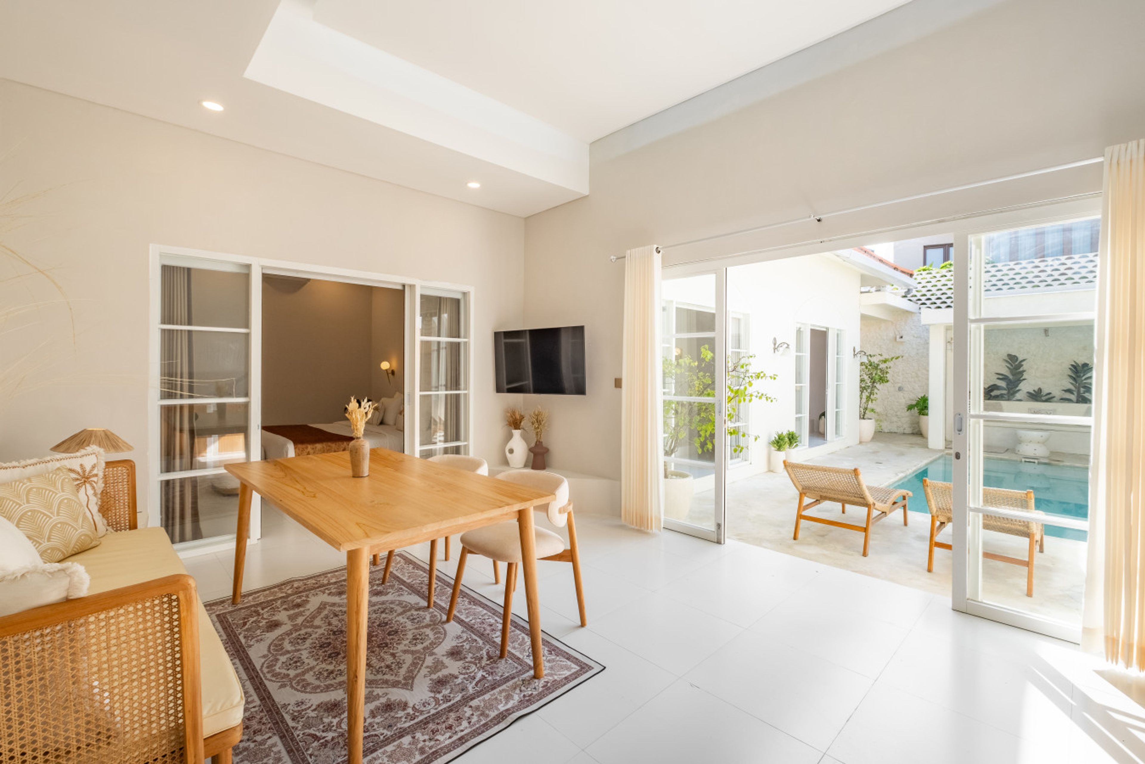 Private Pool Villa Ahana – Central Canggu Retreat near Beaches & Shops photo 2