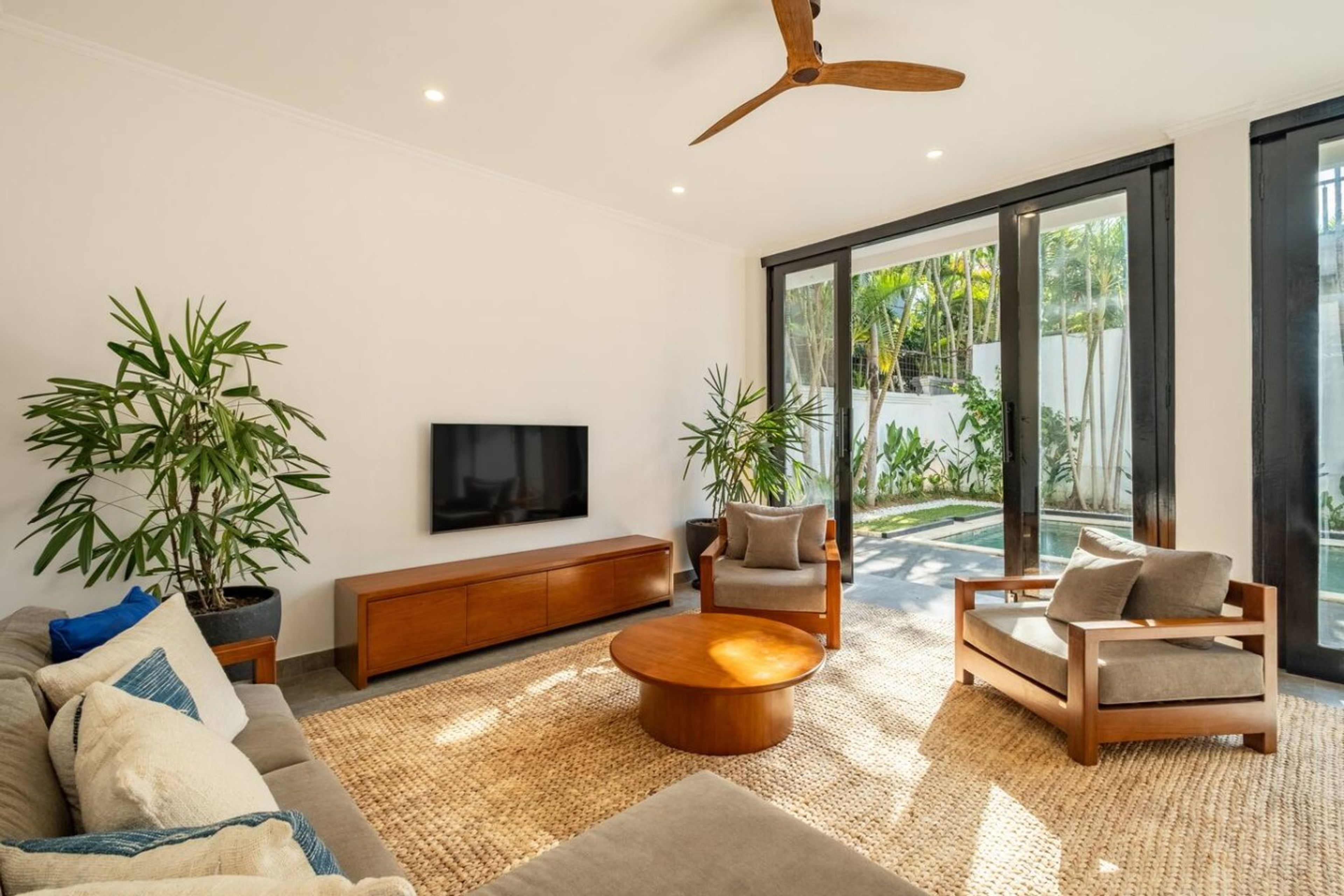 Villa Shalom, 4BR Family & Group Villa Canggu Near Beach photo 2
