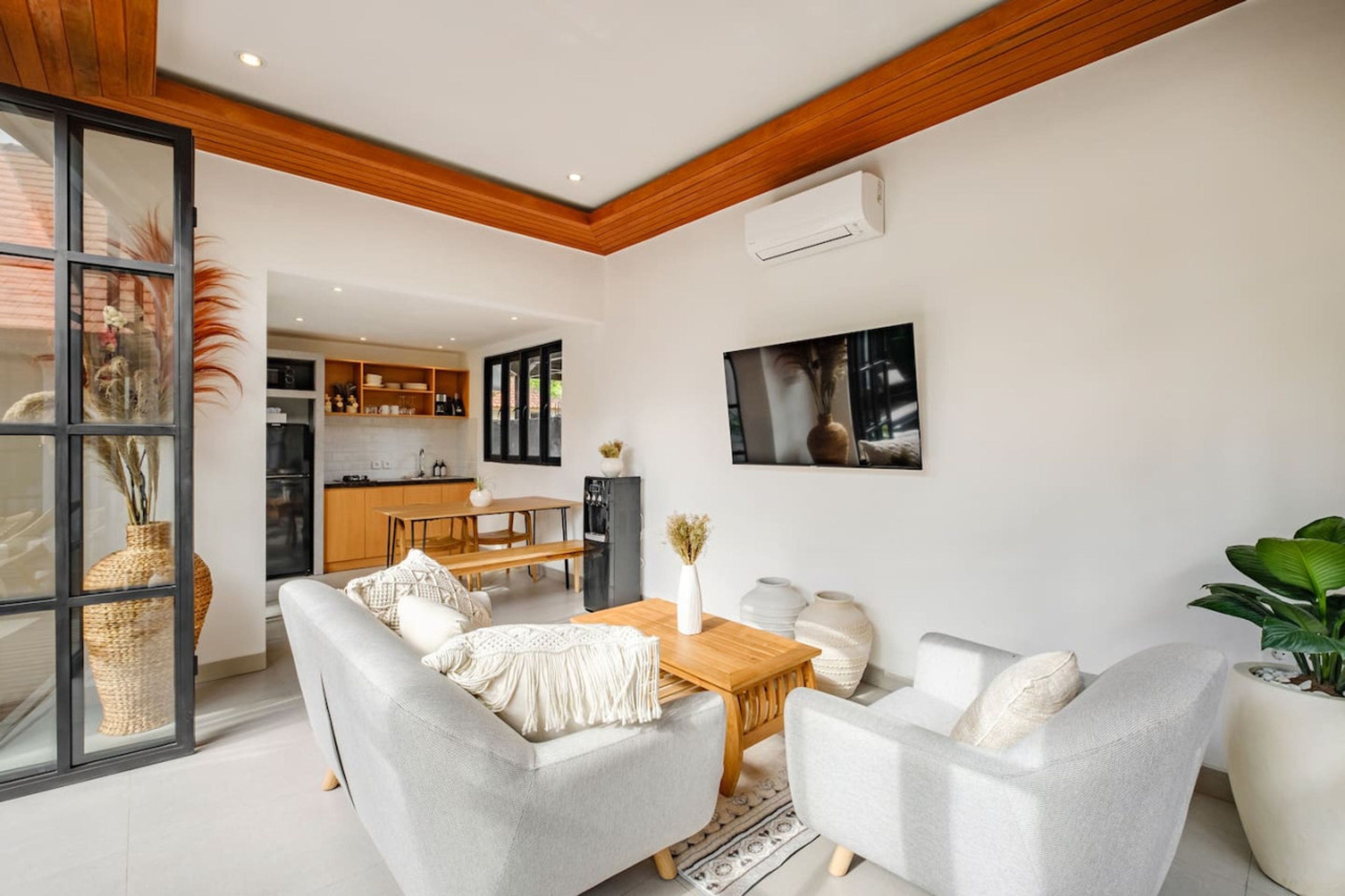 Villa Concasa – Canggu Retreat, 5 Min to Finns & Atlas photo 2