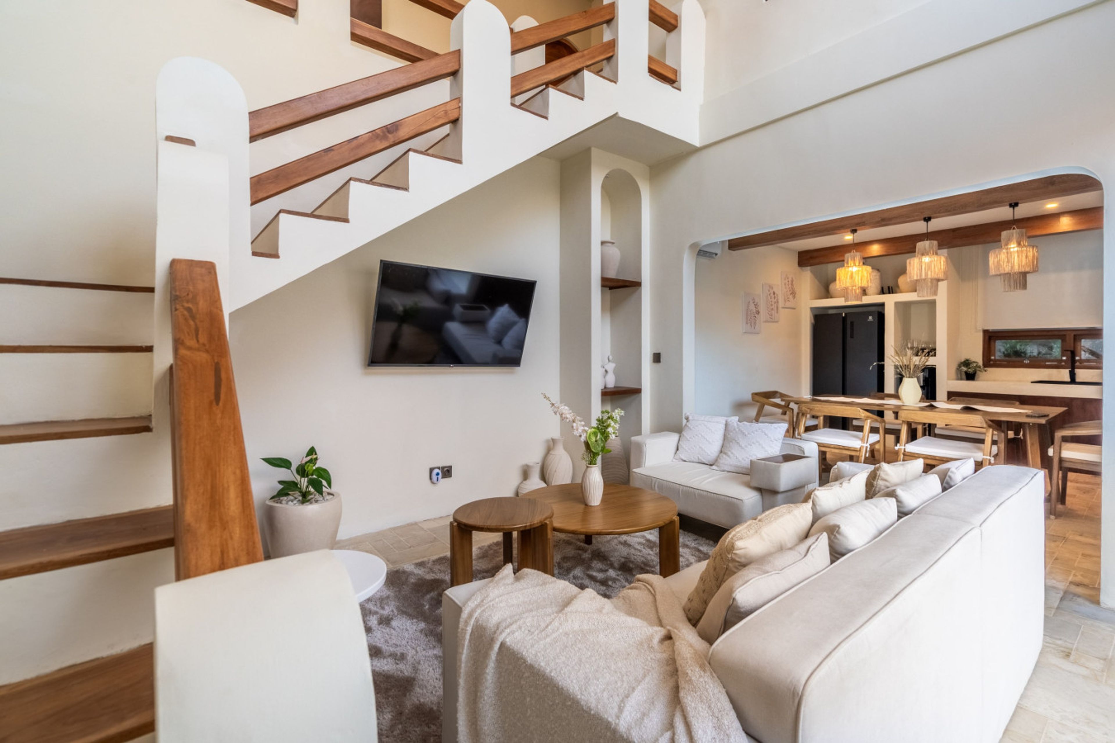 Luxury Villa Anaya – Stylish, Private Pool, Minutes to Batu Bolong photo 2