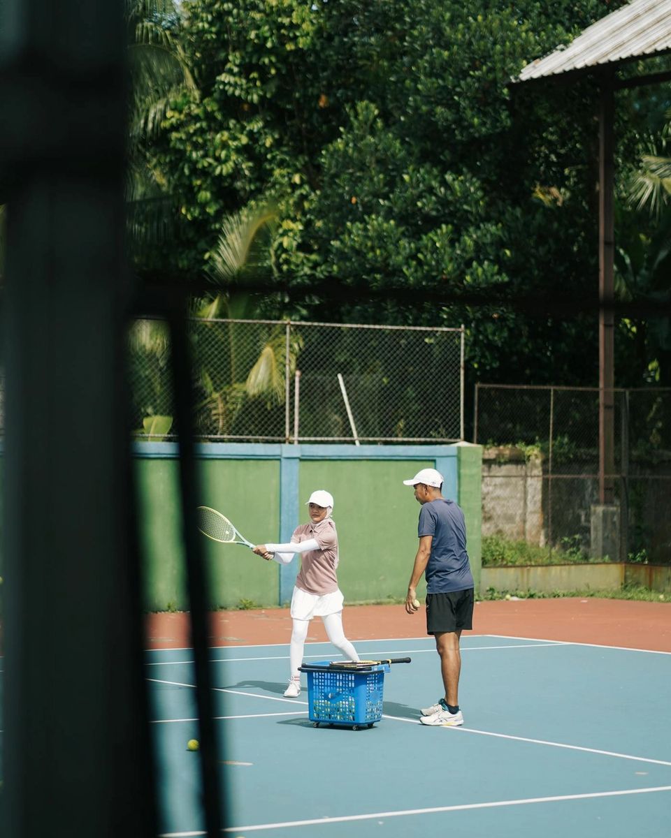 Tennis lesson from a distance