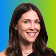 Sarah Crandlemire 2025 headshot gradient