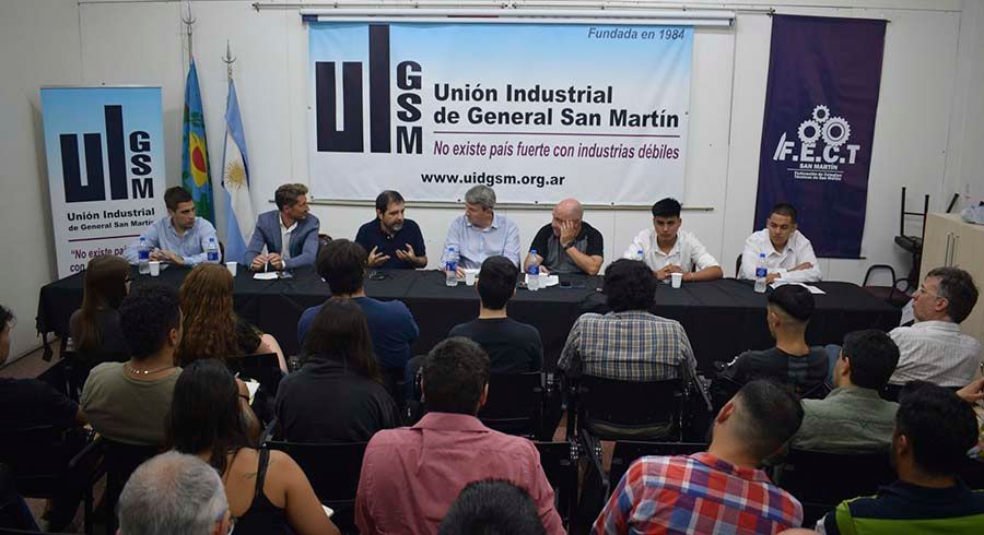 La Unión Industrial junto a las escuelas y el Estado