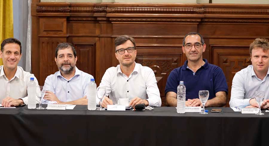 Moreira, junto a los intendentes electos de la Provincia, con Kicillof