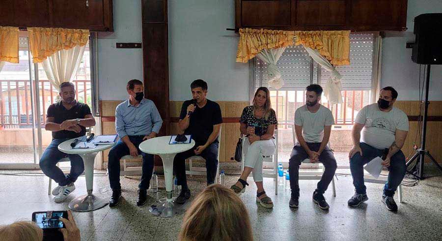Santilli, Jorge Macri y Petrillo, con vecinos de Villa Ballester