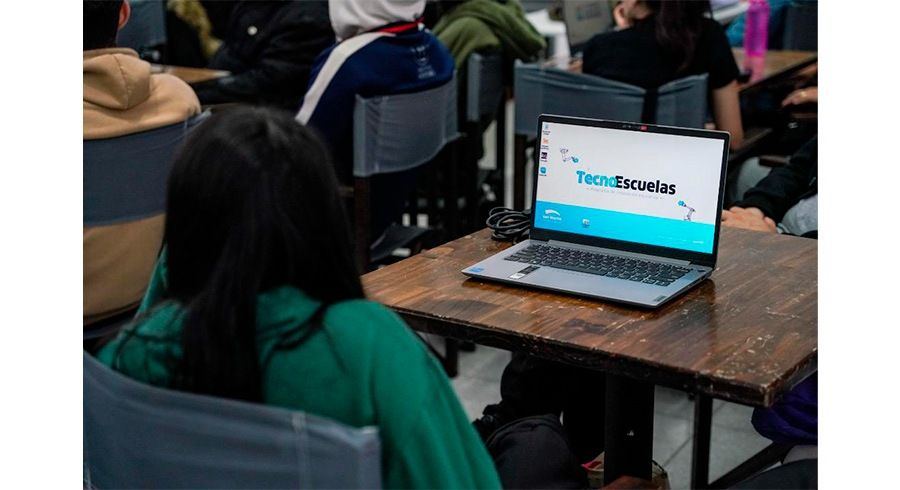 Robótica, programación e internet para estudiantes secundarios