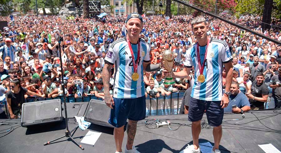 El pueblo sanmartinense abrazó a Enzo Fernández y Exequiel Palacios