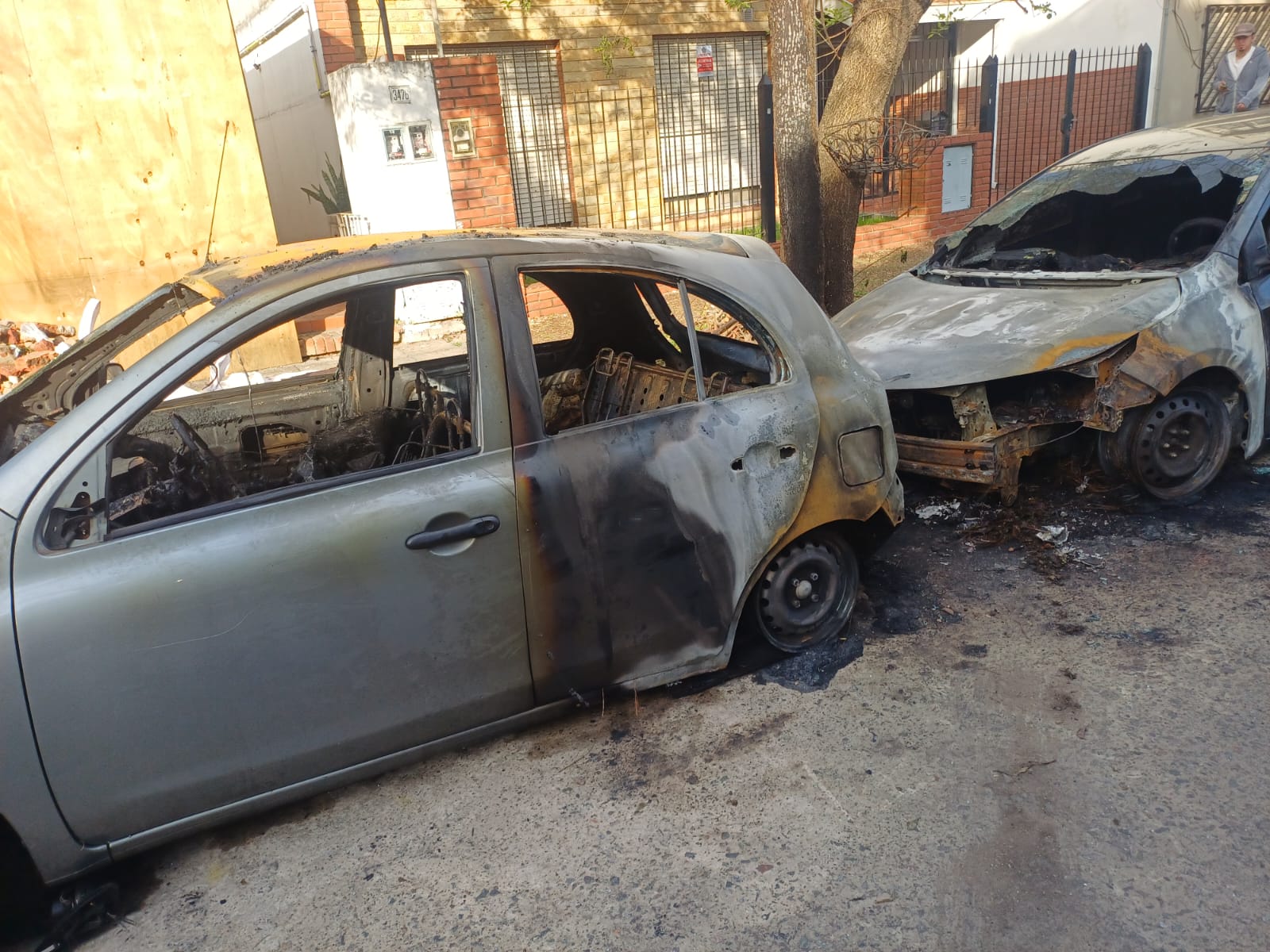Vecinos en alerta por autos incendiados