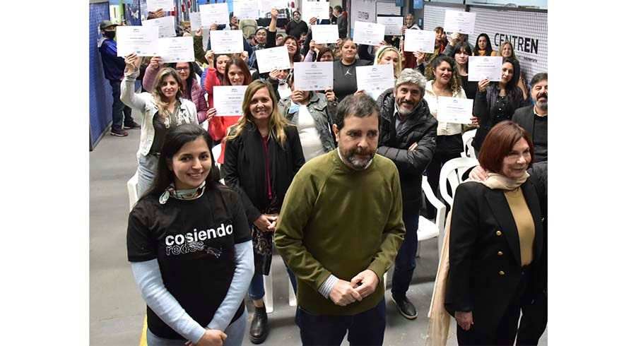 Primeros egresados del Centro de Entrenamiento Textil