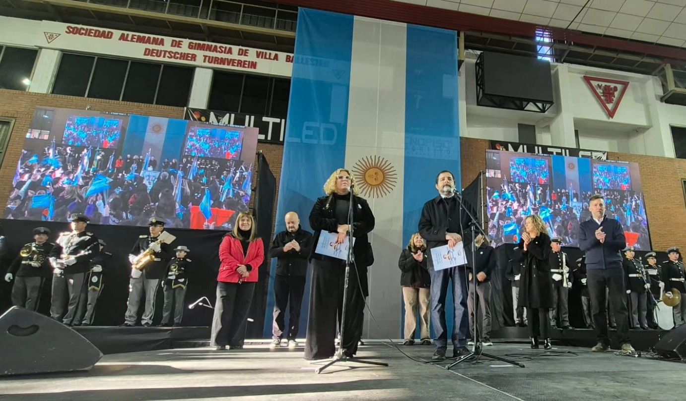 Alumnos de cuarto grado de San Martín prometieron lealtad a la bandera 