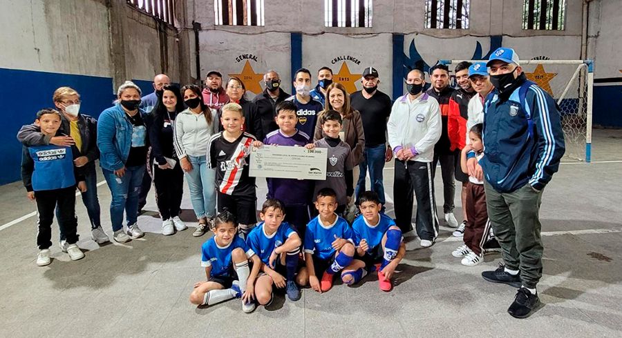 Nancy Cappelloni entregó subsidios en clubes de barrio de San Martín