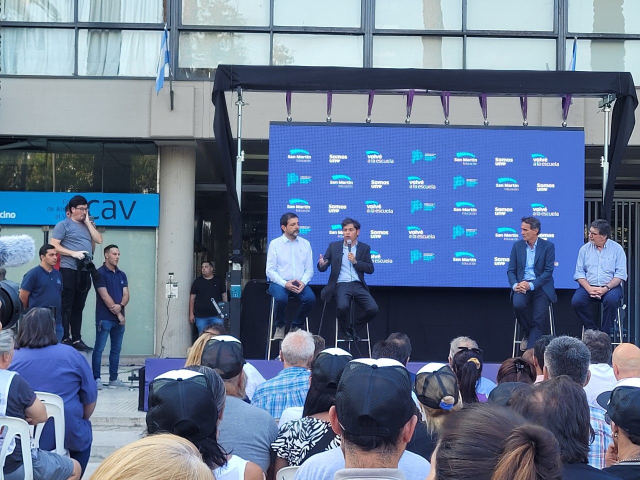 Kicillof en San Martín: ''Volvé a la Escuela vuelve cercano y personal algo que para muchos es lejano y frío''