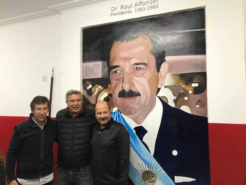 Homenaje de Posse y Carusso a Alfonsín en San Martín