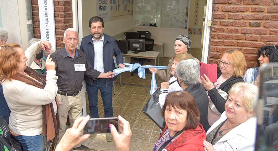 Fernando Moreira inauguró un centro de encuentro para Personas Mayores