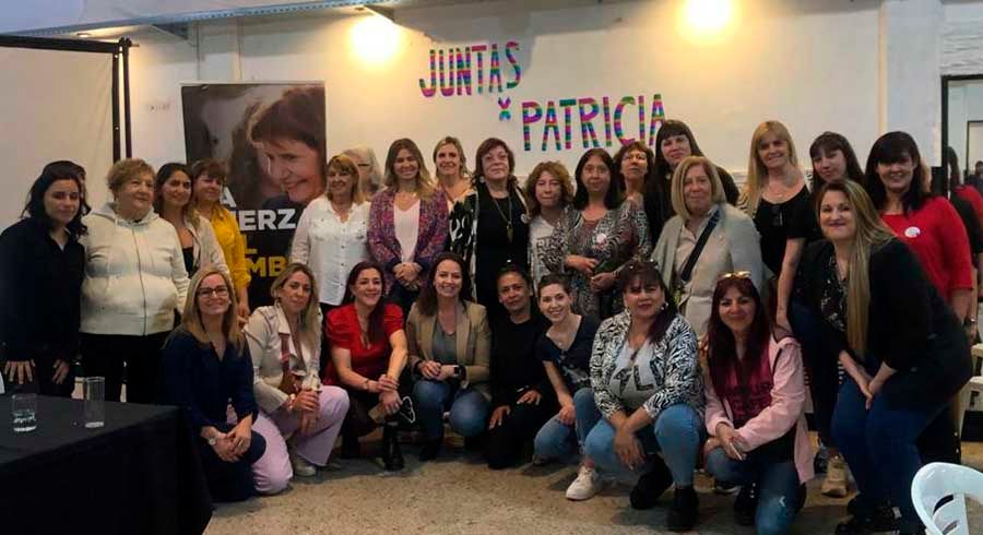 Mujeres militantes con Patricia Bullrich