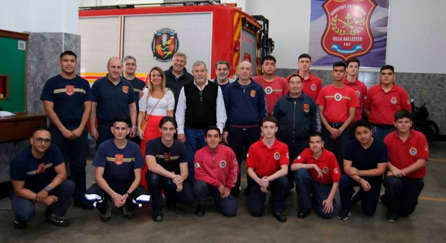 D’Alessandro visitó a los Bomberos de VB