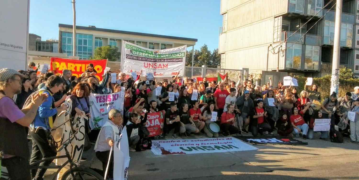 Reclamo por la liberación de los estudiantes de la UNSAM detenidos en la marcha del Congreso