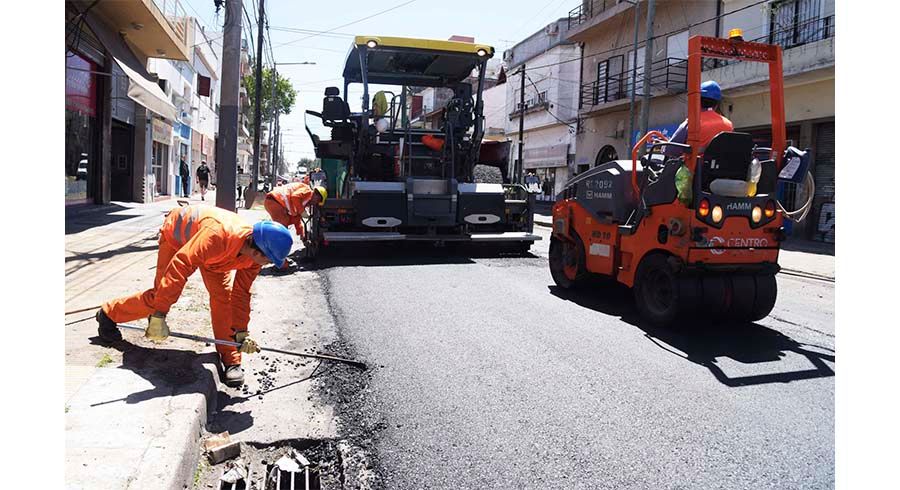 Más bacheo y pavimentación
