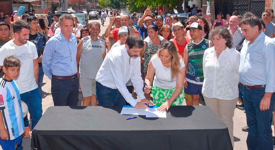 Katopodis, Malena y Moreira, juntos en La Rana, por cloacas y agua potable