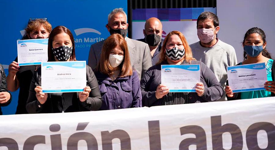 Entrega de certificados de formación laboral