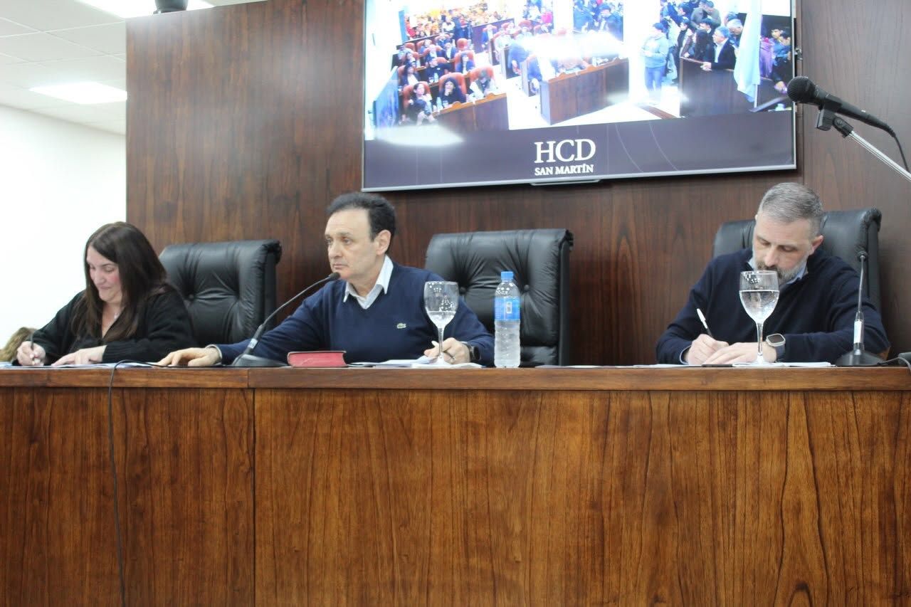 Cruces, acuerdos y nuevos nombres en el Concejo de San Martín