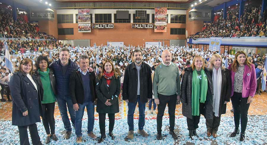 Más de 4.500 alumnas y alumnos de San Martín prometieron lealtad a la Bandera