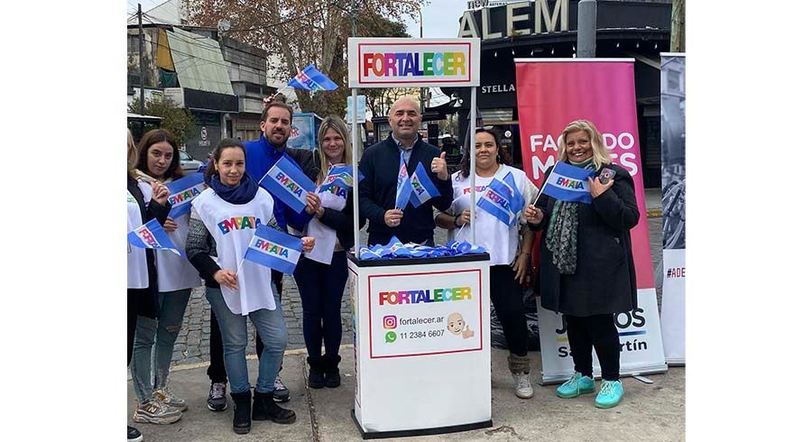 FORTALECER entregó bandera y escuchó a los vecinos